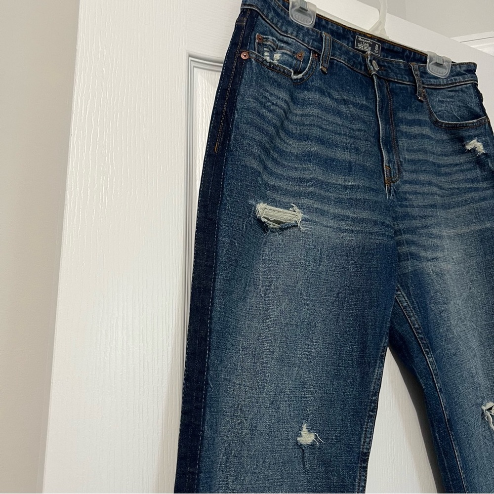 Abercrombie & Fitch Simone High Rise Ankle Straight Leg Distressed Jeans - Picture 5 of 11